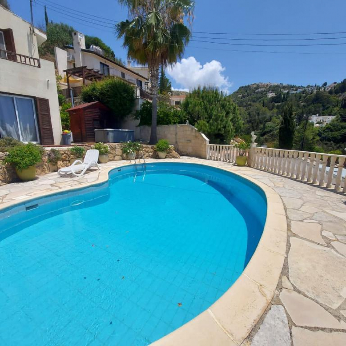 Sea view villa in residential complex